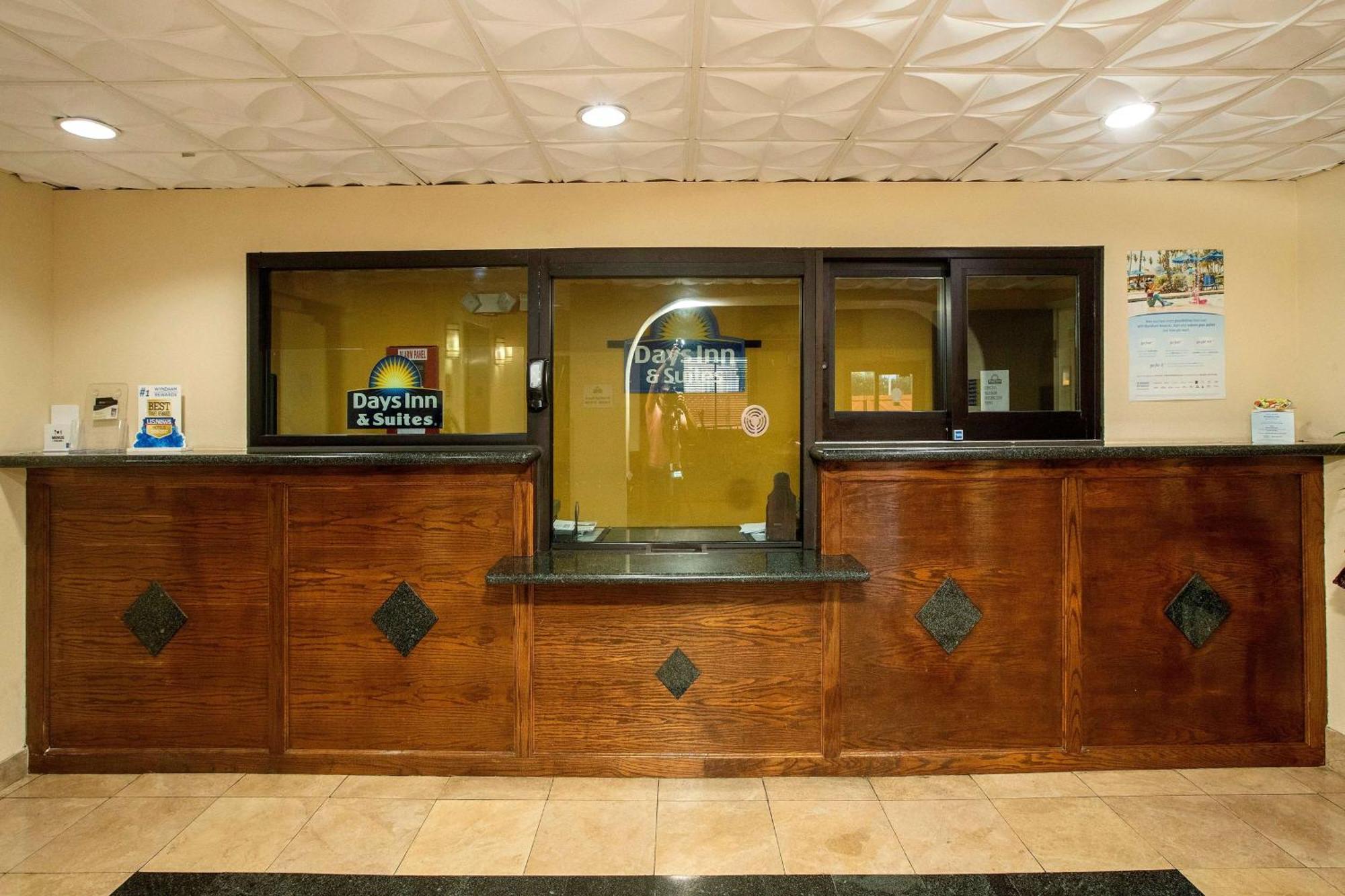 Days Inn & Suites By Wyndham Houston North/Aldine Kültér fotó