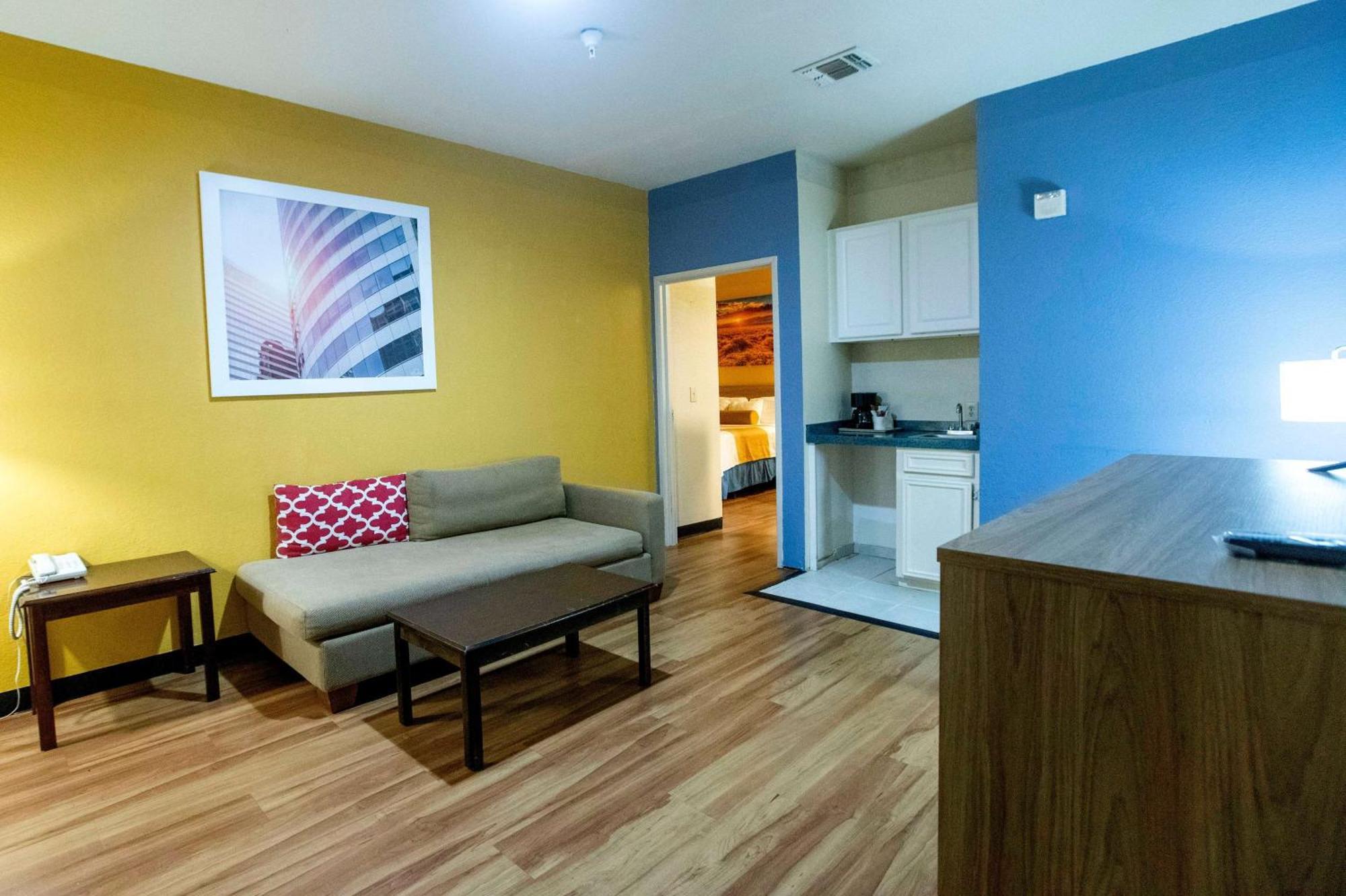 Days Inn & Suites By Wyndham Houston North/Aldine Kültér fotó